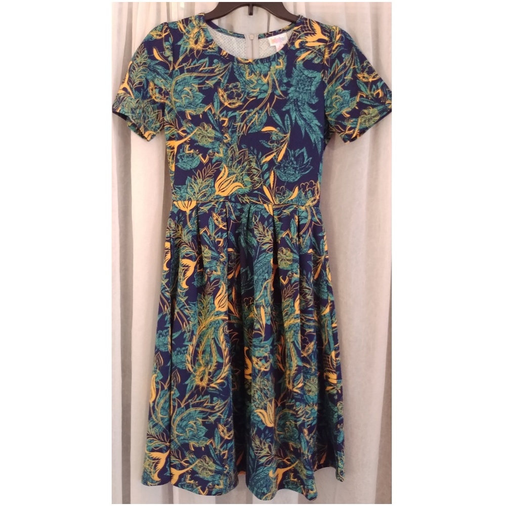 EUC Small LuLaRoe Amelia